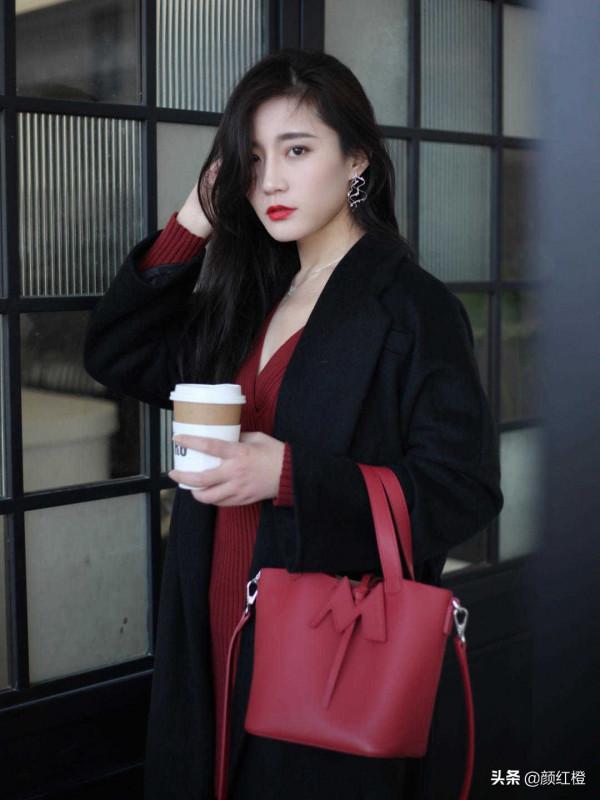 冬天穿搭不懂配色?試試黑紅配吧,成熟穩重又有氣場,誰穿誰美 冬天穿搭不懂配色?試試黑紅配吧,成熟穩重又有氣場,誰穿誰美