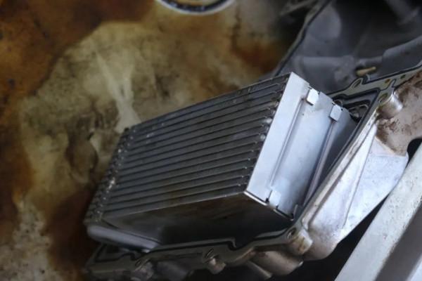 翻新一輛“破爛不堪”的路虎攬勝，匠心修復，滿血復活變新車