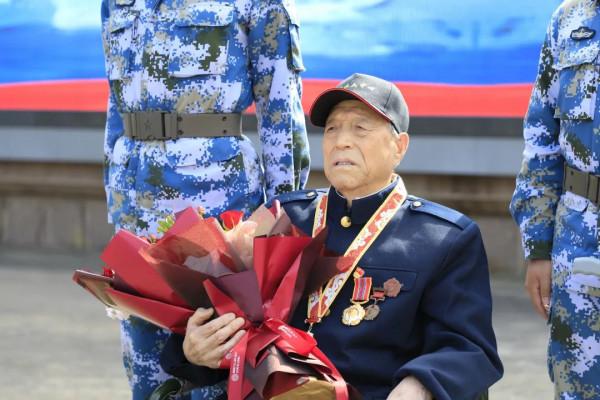 吳京和志願軍老兵，來了