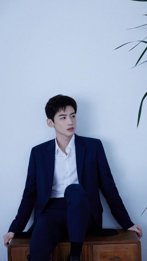 白敬亭化身職場菜鳥,處處碰壁讓人心疼 白敬亭化身職場菜鳥,處處碰壁讓人心疼