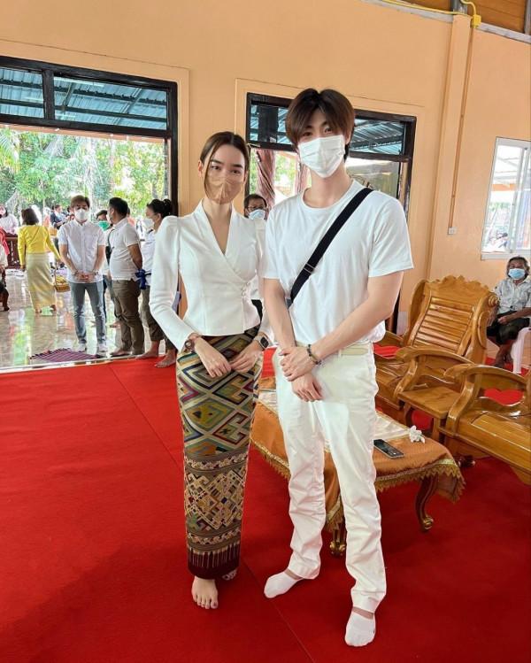 泰國";迪爾娜";穿著優雅的信參加了一個盛宴 泰國";迪爾娜";穿著優雅的信參加了一個盛宴