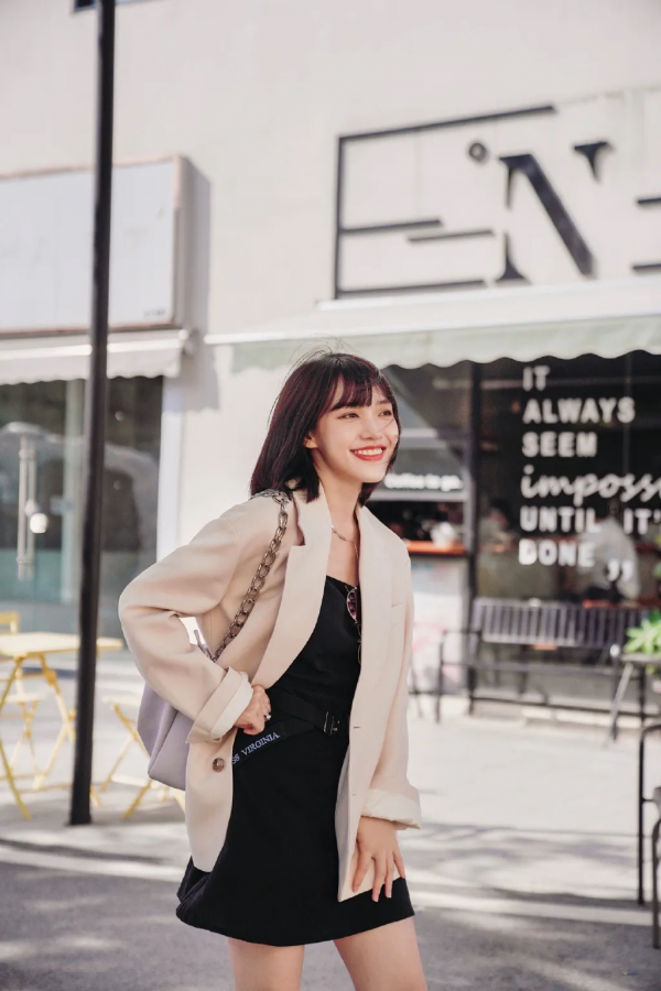 小長假VS婚禮季，這7套LOOK低調又美麗