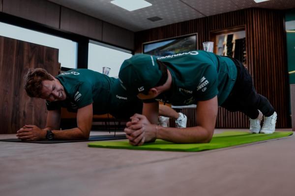 四次F1世界冠軍雨戰嘗試光頭胎 丟了積分誰擔責? 四次F1世界冠軍雨戰嘗試光頭胎 丟了積分誰擔責?