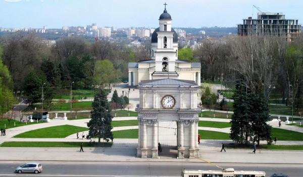 雄踞堅不可摧的蒂吉納城堡，再現斯特凡大公的輝煌戰功