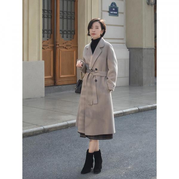 誰說小個子不能穿長大衣？看這位身高158博主的示範，思路很清晰