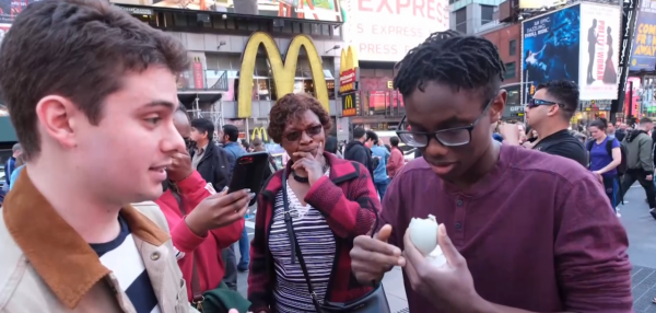美國小夥認為中國食物不好吃,巨資買毛蛋讓老外吃,結果直呼真香 美國小夥認為中國食物不好吃,巨資買毛蛋讓老外吃,結果直呼真香