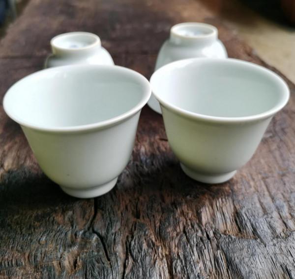 明宣德甜白釉梨壺鈴鐺杯（一壺四杯）賞析