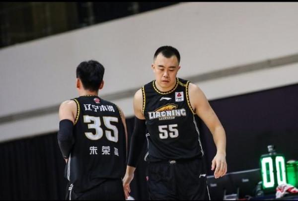 12中11轟25+14!遼寧KO廣廈,韓德君是頭號功臣,楊鳴有你太幸福 12中11轟25+14!遼寧KO廣廈,韓德君是頭號功臣,楊鳴有你太幸福