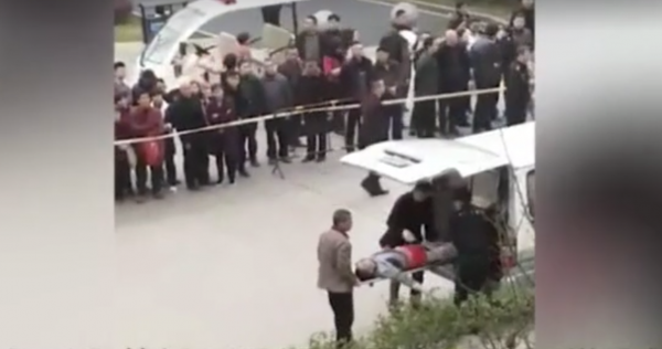 2019年一中學生喊校長綽號被扇耳光，6天后父親從其子病房墜亡