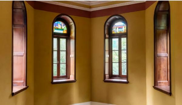 在上海有一棟鑲金的別墅是什麼樣的體驗？