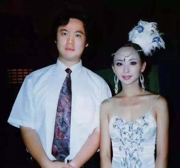 千手觀音領舞邰麗華，被馬來西亞富商苦追8年，現在過得怎麼樣？