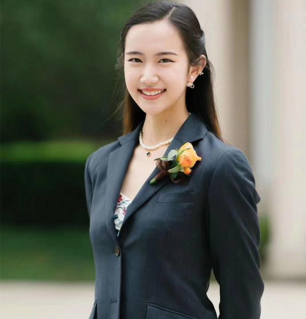 駱達華20歲女兒美貌出眾,被2所世界名校搶著要,卻有意進娛樂圈 駱達華20歲女兒美貌出眾,被2所世界名校搶著要,卻有意進娛樂圈