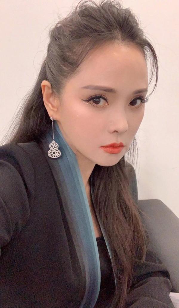 甜美女神伊能靜,真性情、真颯爽的“女豪傑” 甜美女神伊能靜,真性情、真颯爽的“女豪傑”