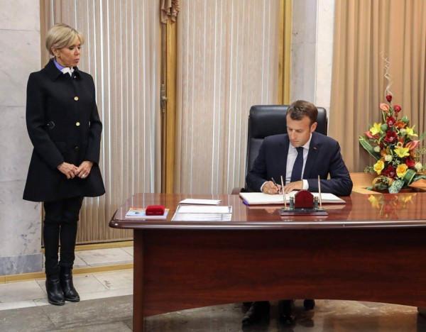 布麗吉特的魅力只有馬克龍懂，不顧24歲的年齡差距，將她捧在手心