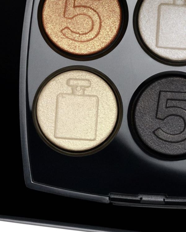 致敬百年傳奇N°5 香水，CHANEL 呈獻金燦2021聖誕限量彩妝系列