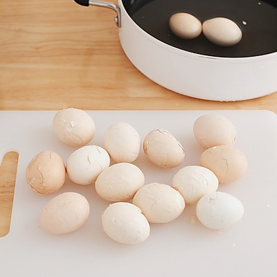 早晨來一碗茶葉蛋，大人小孩都愛吃