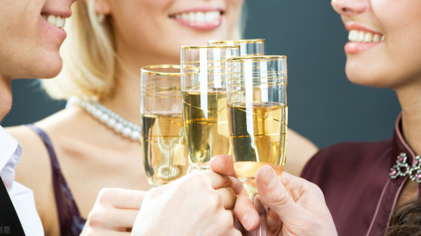 一杯水，一句話，我捱了狠狠的一刀