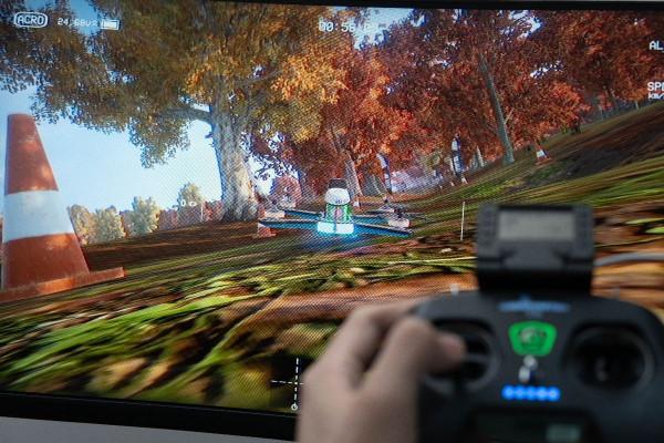 曲面帶來的不僅僅是視覺衝擊——MPG 323CQR 輕體驗