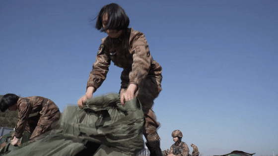 真棒！防化女兵考核，比滿分成績還快20秒