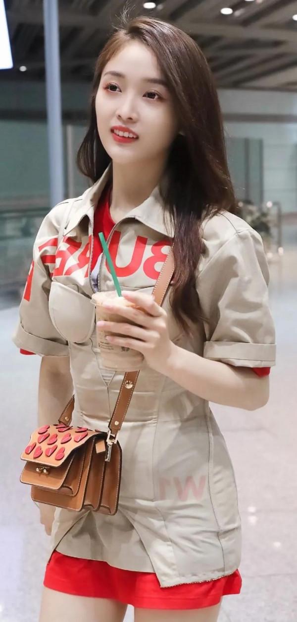 有喜歡吳宣儀的嗎？長相甜美可人，處處散發著迷人的青春氣息