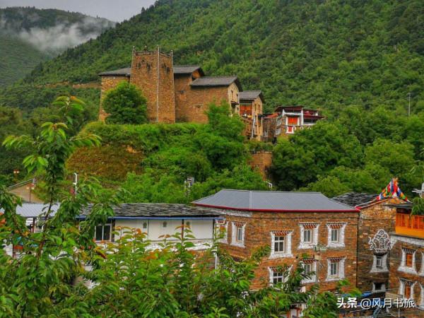 因《塵埃落定》走紅，獲評全國示範村，川西這處300年藏寨該火了