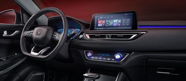 長安銳程CC藍鯨版開賣，9.79萬起售，三款配置哪款更值得入手？