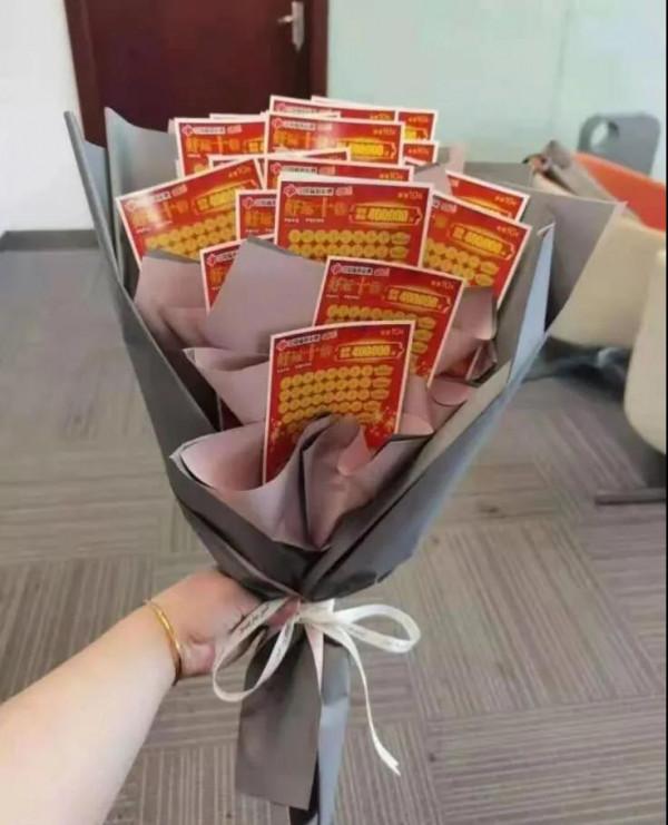 小狗們，以後情人節也這麼幹