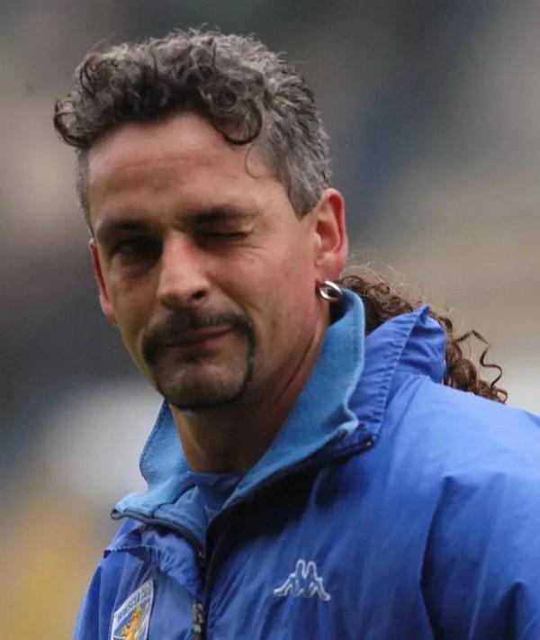 突然發現 越是沒有陽剛之氣的 踢球就越好呢