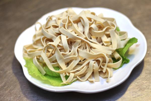 紅薯&plus;豆腐皮的瘦身做法，低脂飽腹，當作減肥零食，我一週吃3次