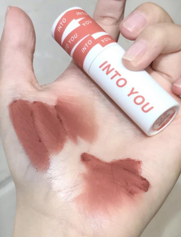 今年冬天流行的4支口紅，面板“暗黃”的女人塗，顯白又時髦高階