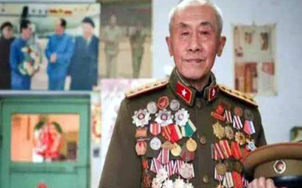 104歲老人逝世，子女在整理遺物時，才知道父親的真正身份