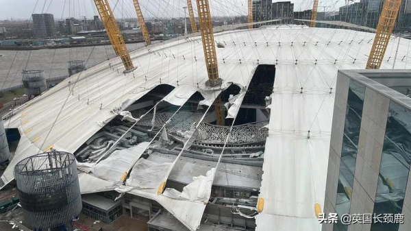 O2頂兒被掀&sol;核電站煙囪塌了！30年英國最強暴風雨Eunice來了