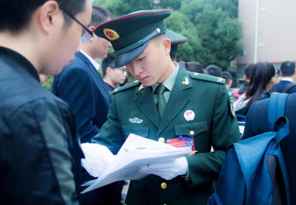 大學生參軍入伍,兩年退伍可以拿到多少“補貼”?有意者提前知曉 大學生參軍入伍,兩年退伍可以拿到多少“補貼”?有意者提前知曉