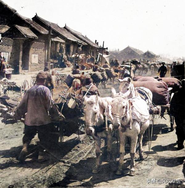 1904年的奉天（今瀋陽）中街，鐘鼓樓邊的街市熱鬧繁華