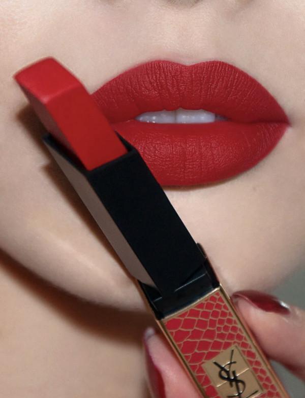 經典的正紅色，越看越好看，顯白又時髦，黃皮也能夠駕馭