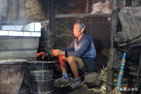 河南8旬大爺把8萬積蓄全給了閨女,一分不給兩兒子,聽他說因為啥 河南8旬大爺把8萬積蓄全給了閨女,一分不給兩兒子,聽他說因為啥