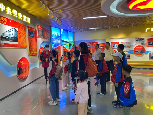 小記遊學高峰森林公園:研學路辨中草藥材,訪靈芝谷看林下經濟 小記遊學高峰森林公園:研學路辨中草藥材,訪靈芝谷看林下經濟