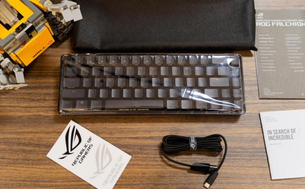 細節控的盛宴優於cherry出眾手感，ROG魔導士NX山楂紅軸機械鍵盤