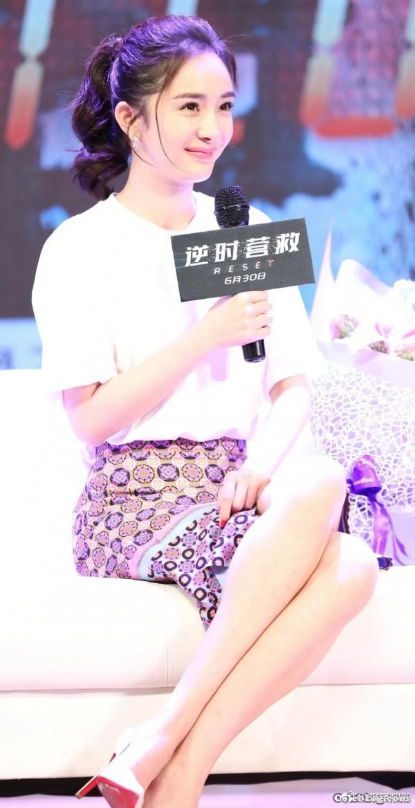 楊冪霸氣坐 楊冪霸氣坐