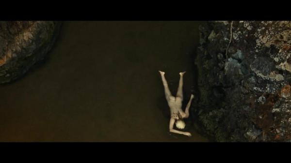 懸疑電影《老去》:濃縮生命的詭異海灘,讓度假變成度餘生 懸疑電影《老去》:濃縮生命的詭異海灘,讓度假變成度餘生