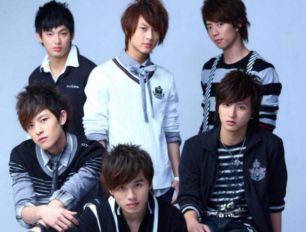 受傷後還在繼續表演!從敖犬的敬業背後,審視中年藝人的不易 受傷後還在繼續表演!從敖犬的敬業背後,審視中年藝人的不易