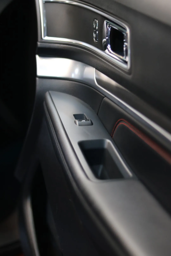 怪獸修車：翻新一輛&quot;破舊&quot;的二手福特探險者，最終&quot;舊車&quot;變新車