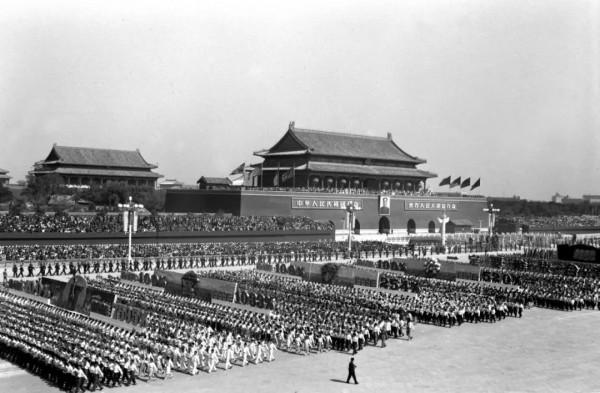 國軍少將救下8萬紅軍，卻差點被槍決，毛主席叮囑：一定要找到他