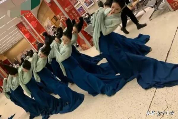 7位表演者成春晚最大受益人：&OpenCurlyDoubleQuote;鄧超&rdquo;變形容詞，鄧男子苦等10年