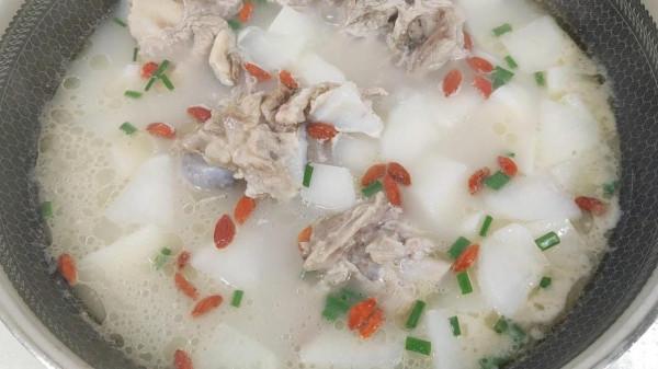 燉大骨頭湯，牢記3放3不放的訣竅，湯色奶白像牛奶，味美甘甜好喝