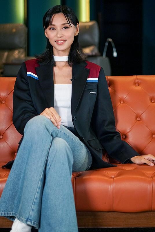 “梅豔芳”扮演者王丹妮，穿褲子有復古範，氣場看著真大氣