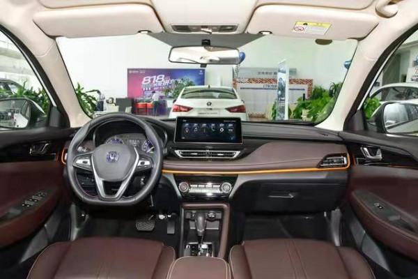 詳解長安逸動DT自動尊貴型，價格親民，外觀時尚，值得購買嗎