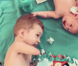 B超嬰兒無四肢,18歲媽媽拒絕墮胎,冒險生子,把孩子養成男子漢 B超嬰兒無四肢,18歲媽媽拒絕墮胎,冒險生子,把孩子養成男子漢