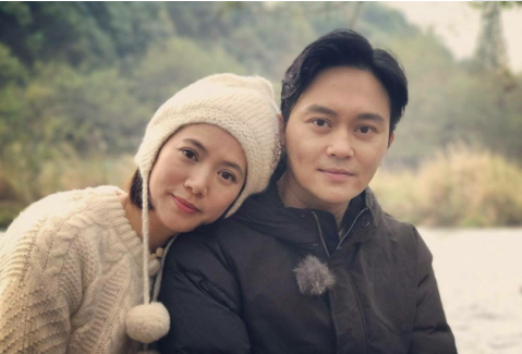 50歲袁詠儀曬近況,五官精緻面板白,新包格外亮眼 50歲袁詠儀曬近況,五官精緻面板白,新包格外亮眼