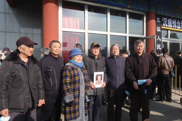 深深緬懷翟雲英阿姨，請接受我們的軍禮